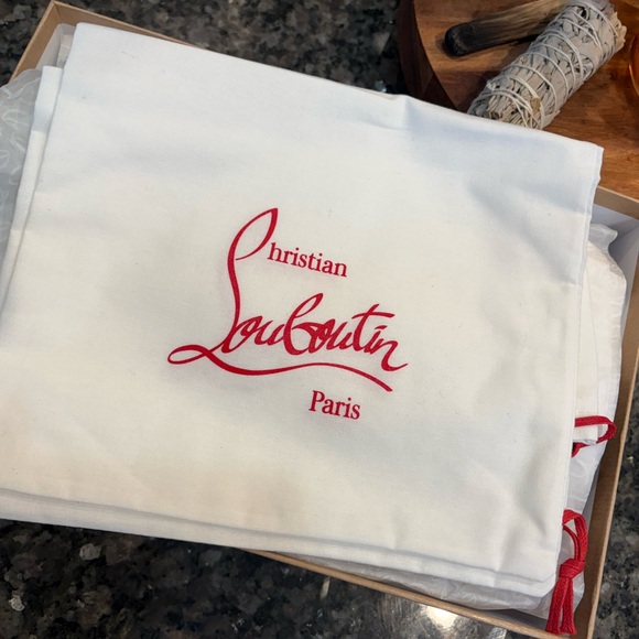 Christian Louboutin Iriza 85 – Black Patent – Size 39.5-NEW - Picture 4 of 6